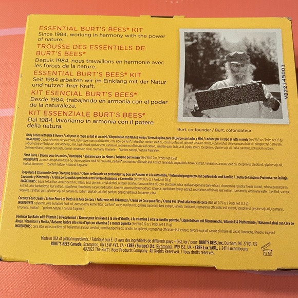 Burt’s Bees Essential Kit - Picture 2 of 3